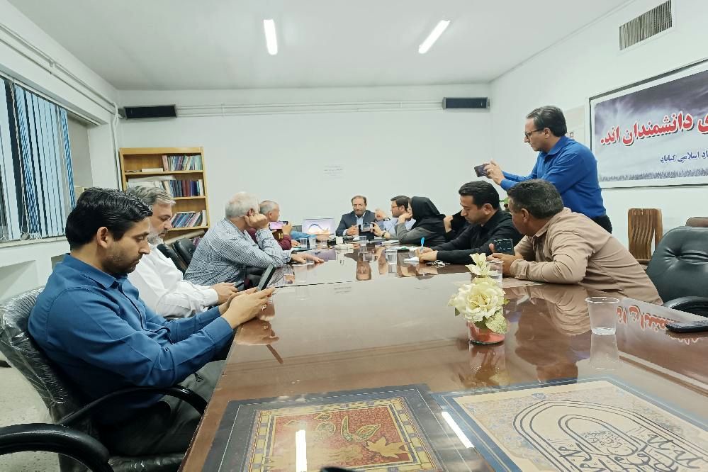 نشست هفتگی خبرنگاران گناباد با محوریت بحران کم‌آبی 