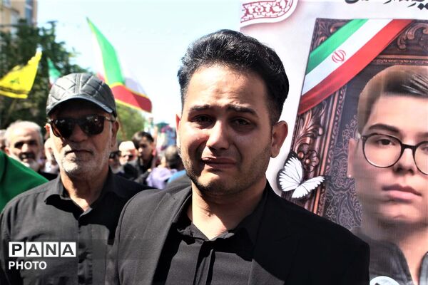 آیین تشییع پیکر دانش‌آموز شهید «سید محمد حسینی مقدم»