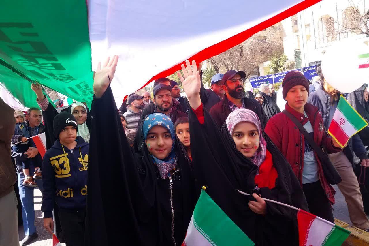 حضور پرشور مردم شیراز در راهپیمایی 22 بهمن، خون تازه در رگ‌های انقلاب 