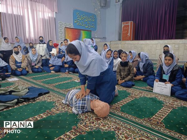 جلسه  آموزشی طرح ماهر سفیران سلامت در مدرسه بنت المهدی صدر ۲