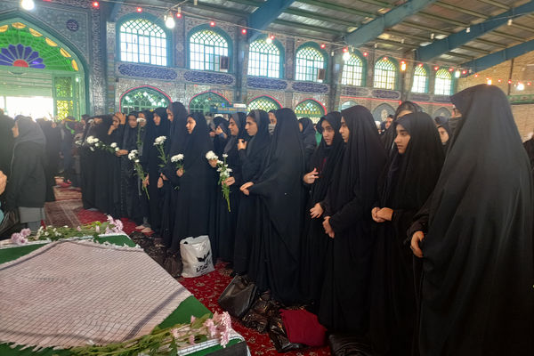 استقبال بی‌نظیر دانش‌آموزان و فرهنگیان شهرستان آباده از شهید گمنام