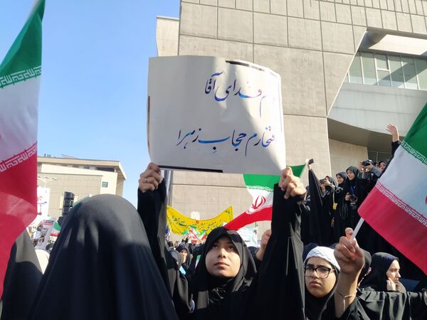 راهپیمایی  روز دانش آموز در مشهد با قلب هایی از جنس عزای حضرت فاطمه (س)