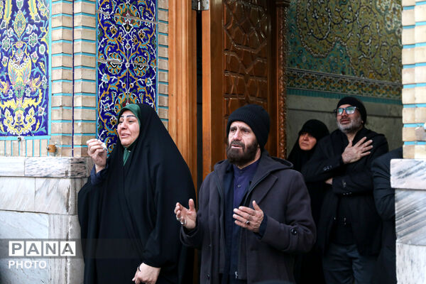 سوگ و حزن اعلام شهادت رهبر معظم انقلاب در حرم مطهر رضوی-۲