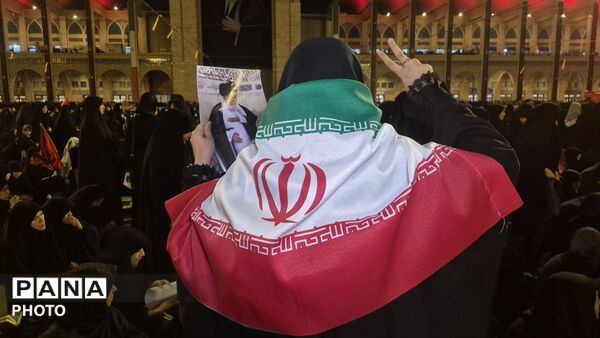 تلاقی اشک حق و صلابت ملت، امروز در تشییع قائد امت 