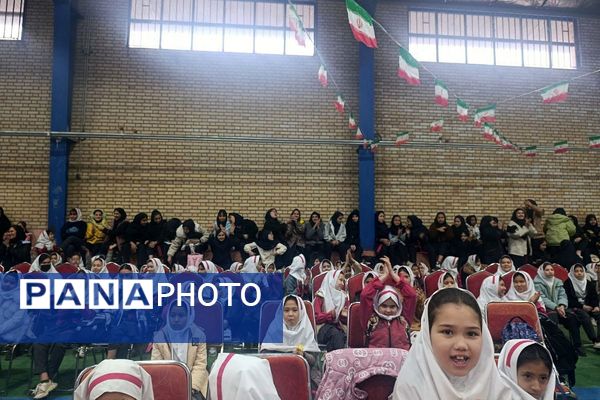  جشن ولادت امام زمان (عج) در مدارس روستای طارند پیشوا 