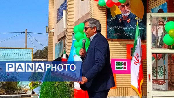 نواختن زنگ انقلاب در دبیرستان نمونه ایمان