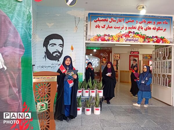دبستان شاهد شهید عامل میزبان جمعی از نیروهای انتظامی به مناسبت هفته نیرو انتظامی