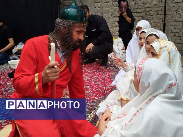 همایش شیرخوارگان حسینی با حضور خیل عظیمی از عزاداران در فاروج 