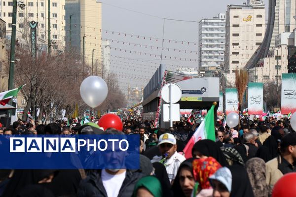 طنین شعارهای انقلابی در سالروز پیروزی انقلاب اسلامی ایران