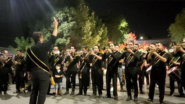 مراسم عزاداری شب عاشورا در خیابان‌های نیشابور 