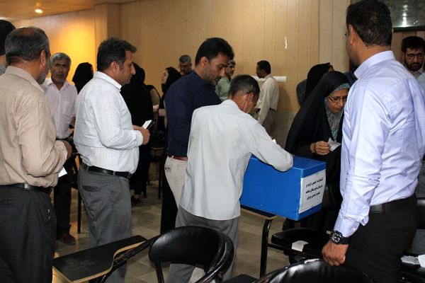 برگزاری جلسه انجمن اولیا دبیرستان شاهد بندرعباس 