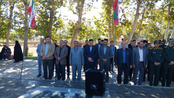 گلباران مزار شهدای اهر به‌مناسبت آغاز هفته دفاع مقدس