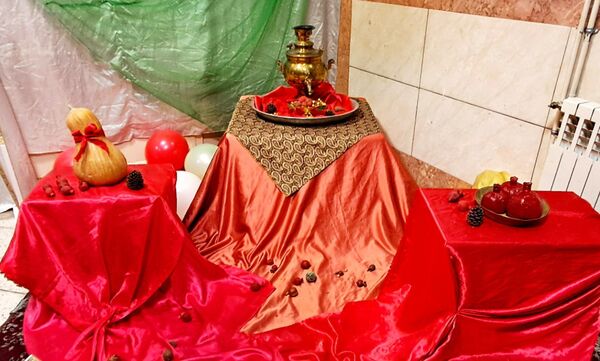 جشن یلدا در دبیرستان حضرت زینب(س) 
