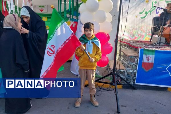 حضور پرشور مردم شیراز در راهپیمایی 22 بهمن، خون تازه در رگ‌های انقلاب 