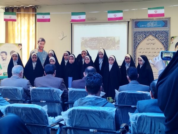 مراسم یادواره شهدا و تجلیل از خانواده شهدا در مدرسه حیدرعلی 