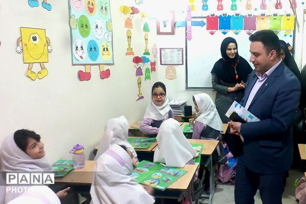 بازدید مدیر اداره تعلیم و تربیت شهرستانهای استان تهران از کودکستان فدک ناحیه دو شهرری 
