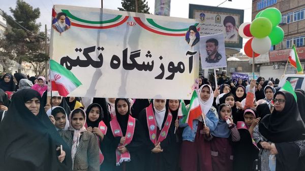  مشقِ اقتدارِ دخترانِ سرخسی در مطلعِ فجرِ ۴۷