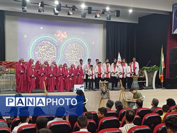 جشن ستارگان دانش‌آموزی در تالار شهرداری دولت‌آباد شهرستان برخوار 