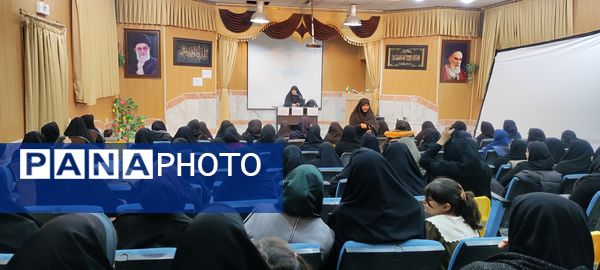 اولین کارگاه شناخت و تکنیک‌های ارتباط با نوجوانان در شیروان