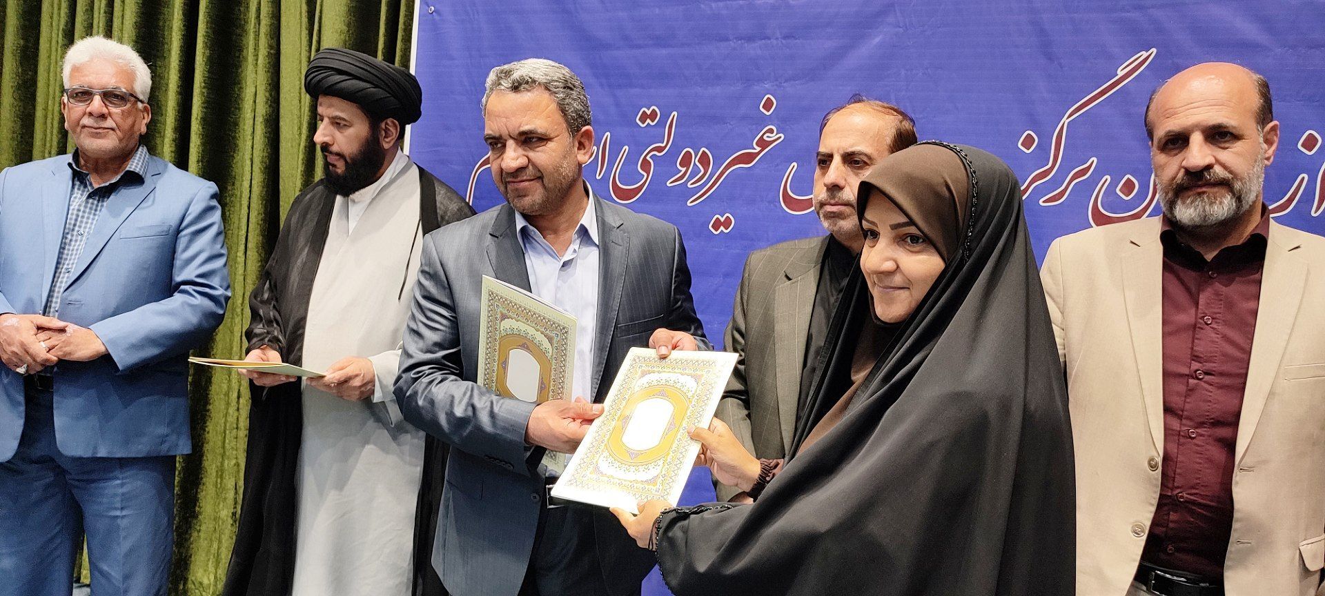 آیین تجلیل از معلمان برگزیده مدارس غیردولتی استان قم