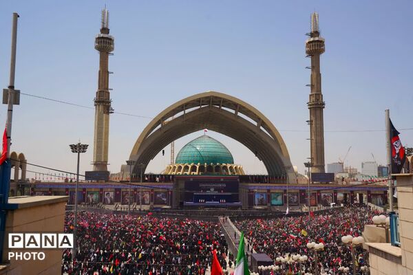 وداع با پیکر مطهر امام شهید در مصلای تهران