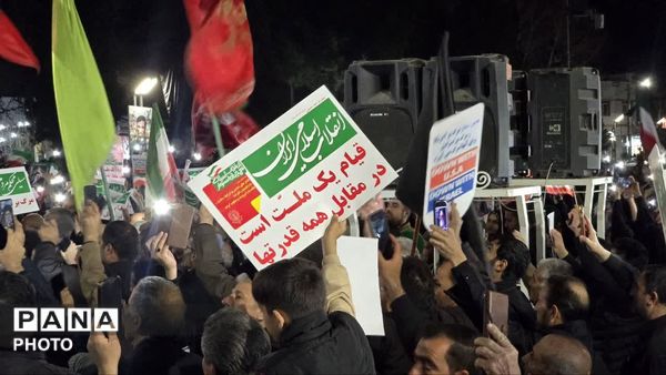 میدان مرکزی خلیل‌آباد‌ مملو از عاشقان انقلاب