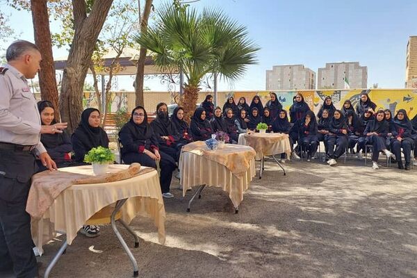 گرامیداشت مقام آتش‌نشان در دبیرستان نمونه دولتی شهیدی باقرشهر 