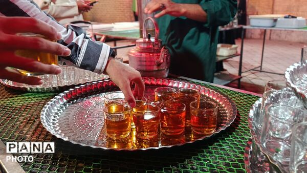 فعالیت چایخانه حضرت زهرا (س) در شب شهادت امام حسن عسکری(ع) 