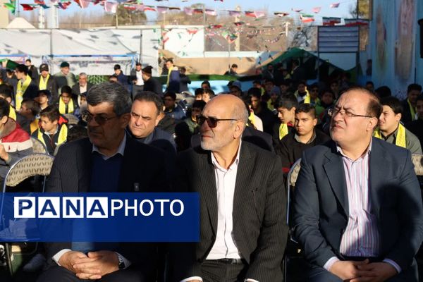 آیین نمادین نواختن «گلبانگ انقلاب اسلامی » در مدرسه احمد فتاحی ناحیه دو یزد