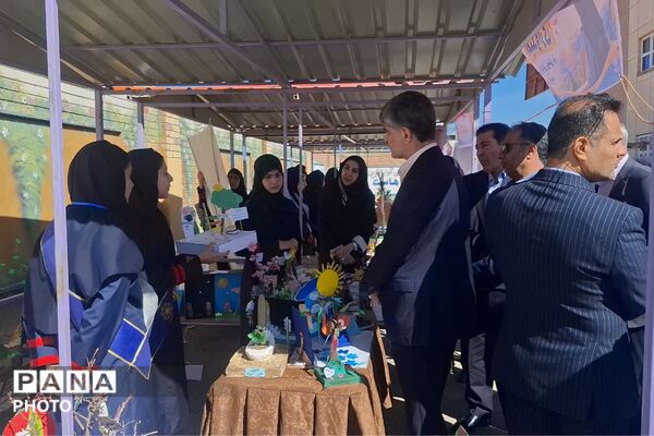 گرامیداشت هفته سلامت روان در دبیرستان فرزانگان ملارد 