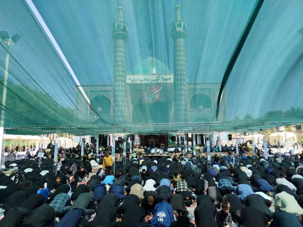 اقامه نماز ظهر اربعین در کاشمر