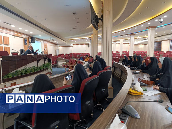 تقدیر از دانش‌آموزخبرنگاران برگزیده رویداد «فرزندان انقلاب» در قم