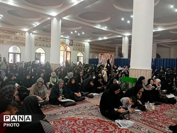 طنین دعای عرفه در مصلی نظرآباد