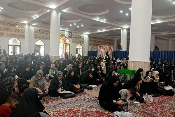 طنین دعای عرفه در مصلی نظرآباد