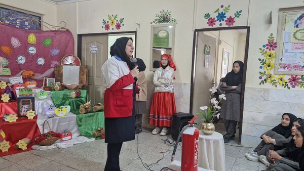 مراسم‌ چهارشنبه‌سوری‌‌ و‌ چیدمان‌ سفره‌ هفت‌سین‌‌‌ در‌ دبیرستان‌‌ نمونه‌ اندیشه‌