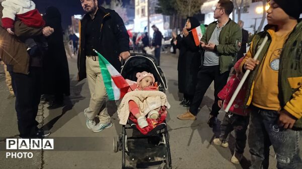  اجتماع پر شور مردم به همراه زنجیر زنی در بلوار فضل