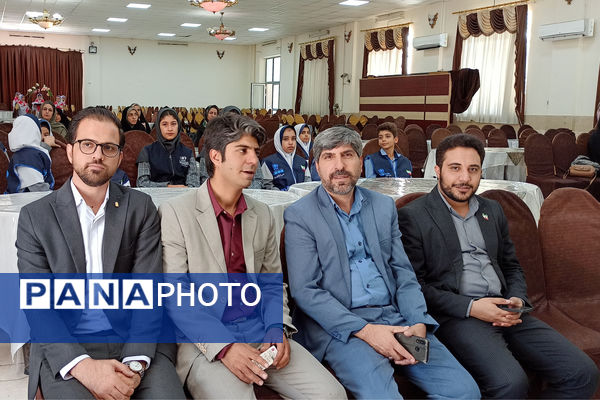 مراسم تجلیل وتقدیر از دانش‌آموز خبرنگاران پانا آباده توسط رئیس سازمان دانش‌آموزی استان فارس