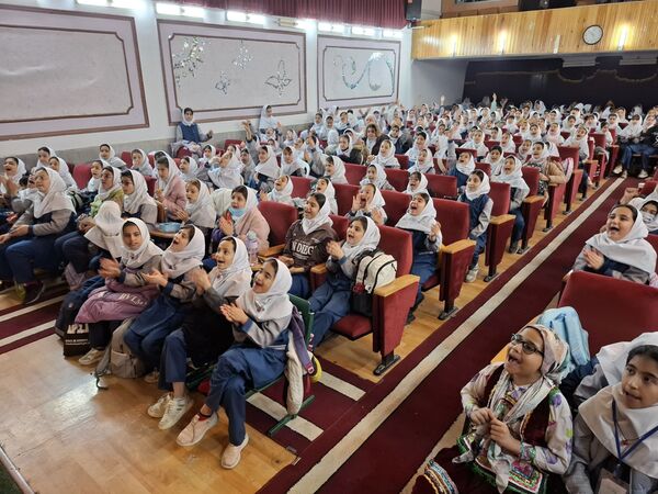 جشن یلدا ۱۴۰۴ در مدرسه ۱۷ شهریور شهرستان بجنورد 