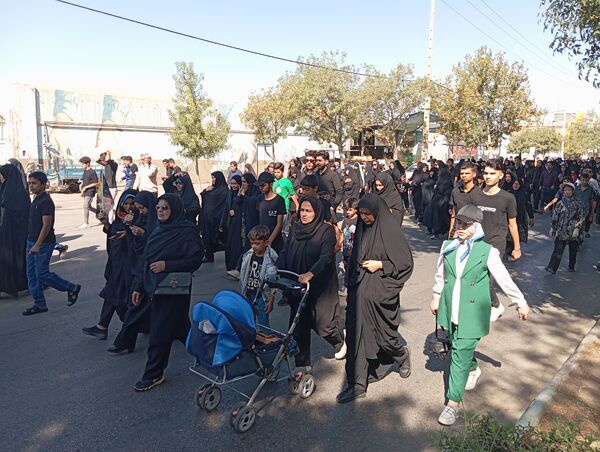 جاماندگان اربعین حسینی در  راهپیمایی حرم تا حرم نیشابور 
