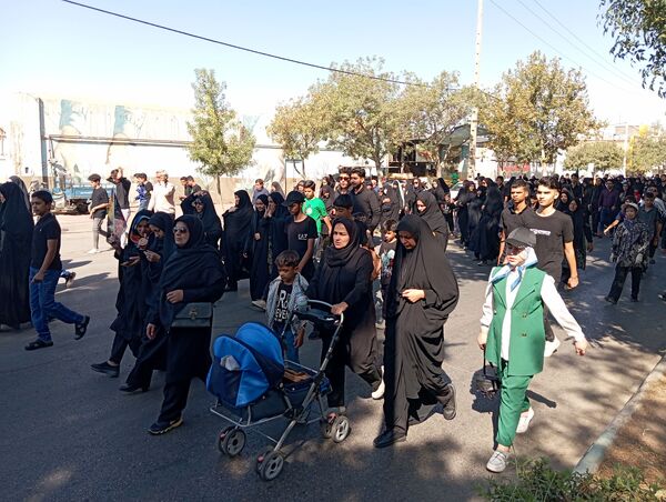 جاماندگان اربعین حسینی در  راهپیمایی حرم تا حرم نیشابور 