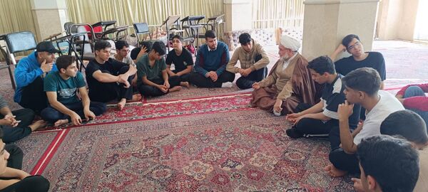 مراسم معنوی اعتکاف دانش‌آموزان پسر ابرکوهی در مسجد چهارده معصوم 