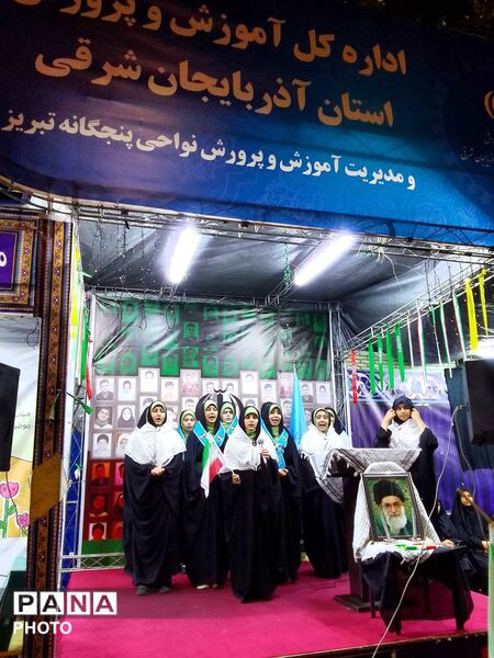 میزبانی مدرسه‌ شهید مدرس ناحیه 3 تبریز در تجمع میدان ساعت