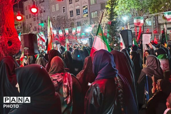 میدان هفت‌تیر بهارستان دو میزبان راهپیمایی شبانه مردم و فرهنگیان