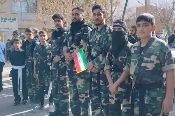 حضور با شکوه مردم زرقان در راهپیمایی 22 بهمن ماه