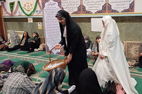 حضور دانش‌آموزان و کارکنان دبستان ستایش و صابران یک در جشن میلاد حضرت عباس (ع)