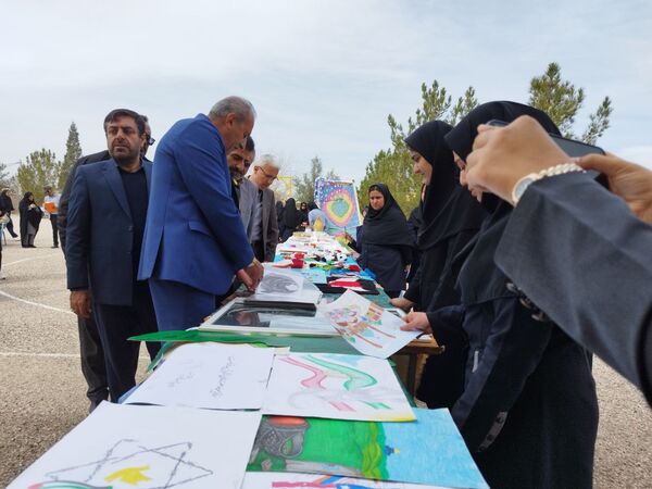 جشن مدرسه‌ای «ایرانمون» در مدرسه شهدای میانشهر