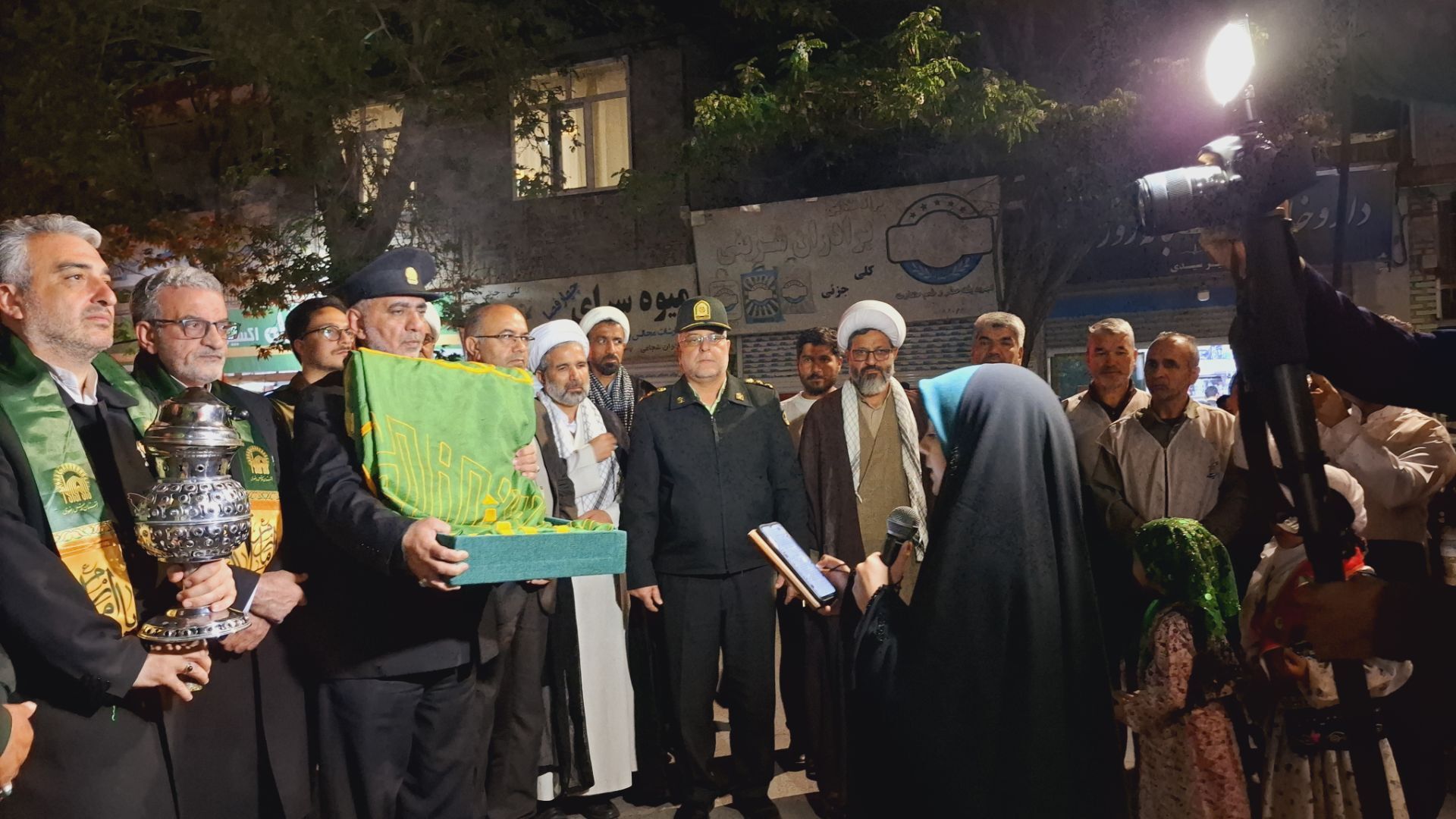 تجمعات شبانه با حضور خادمین امام رضا(ع)