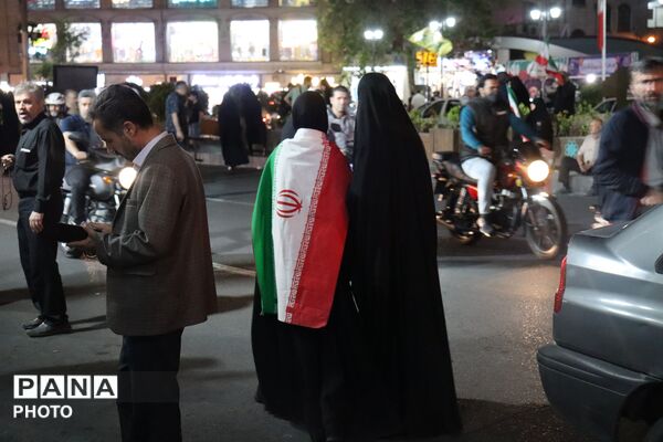 مردم، همچنان پای کار ایران