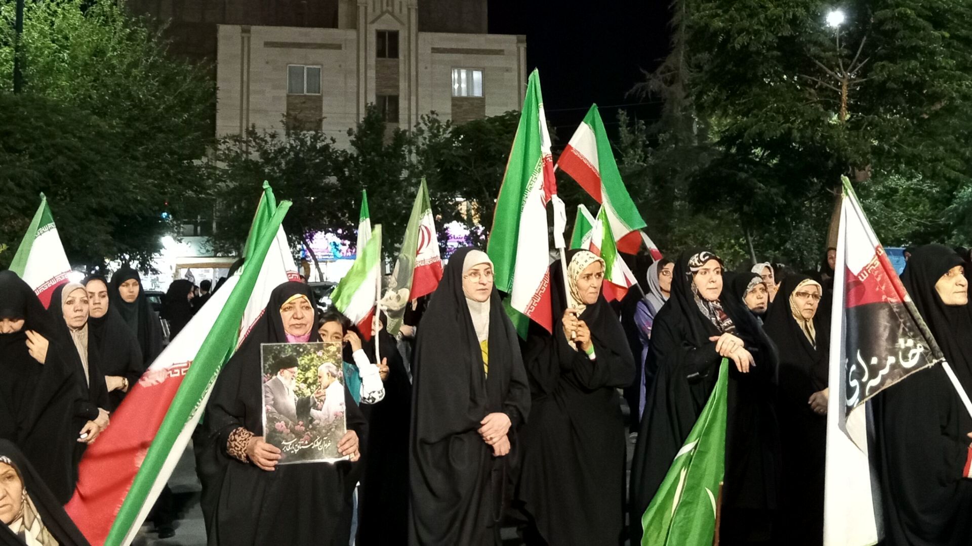 حضور مردم خستگی ناپذیر شهر فردوسیه پس از گذشت سه ماه ازشهادت رهبر عزیزمان
