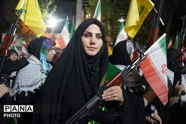تجلیل از دخترانِ شهدا و یادآوری فداکاری دختران میناب در شب‌های لاله نظرآباد
